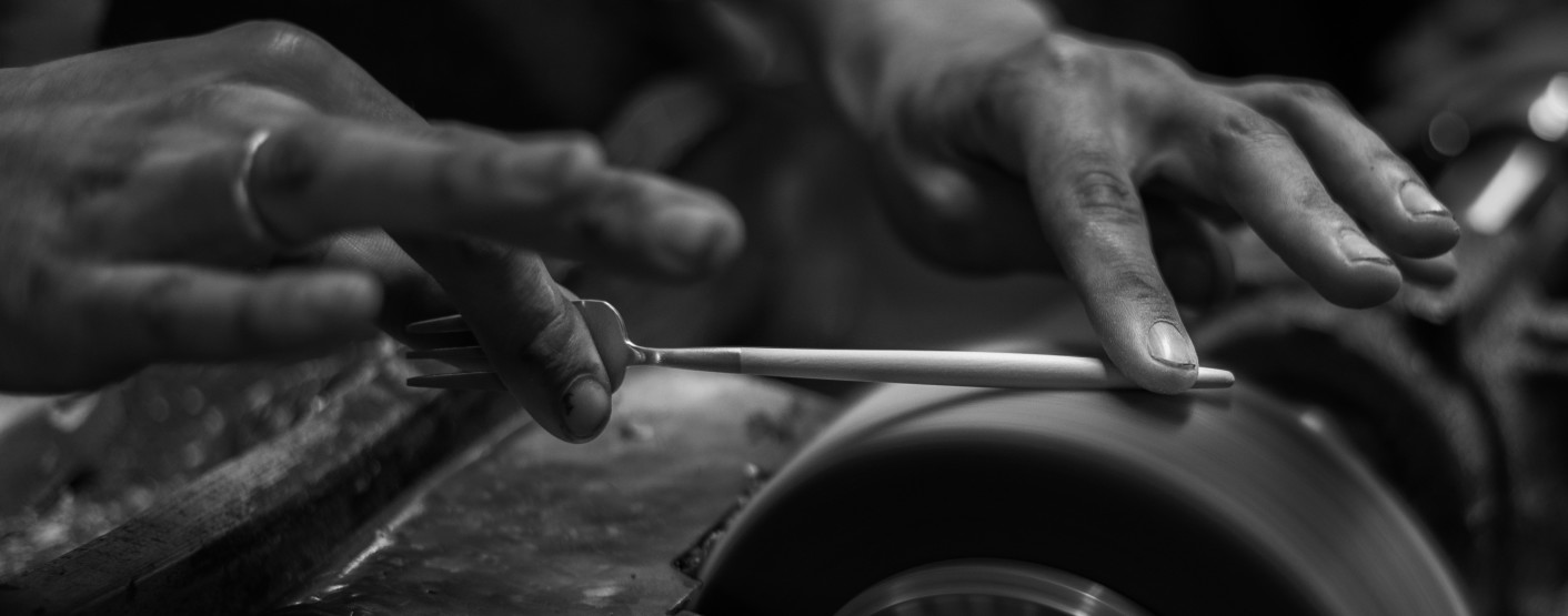 Manual fork polishing at Cutipol